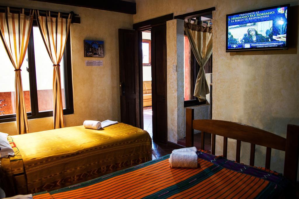 Hotel Y Galeria Uxlabil Antigua Pokoj fotografie